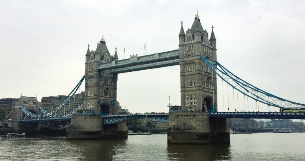 런던 여행의 하이라이트로 꼽히는 ‘타워 브리지’. 
