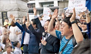 "군필은 비양심적이냐"… "公試준비 힘든 곳으로"