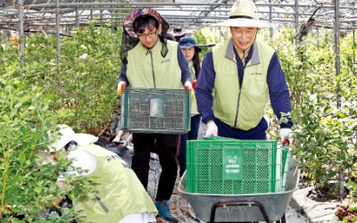 한국철도시설공단, 교복나눔·청소 도우미… 15년째 사랑을 심다