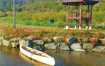 '1급 청정수' 덕천강에 배 띄우고 민요 배우며 투망도 던져보세요