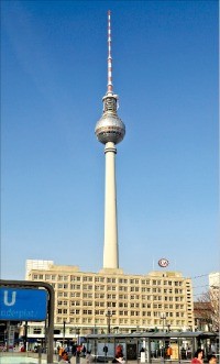 동베를린 시절 지은 가장 높은 건물인 TV타워. 