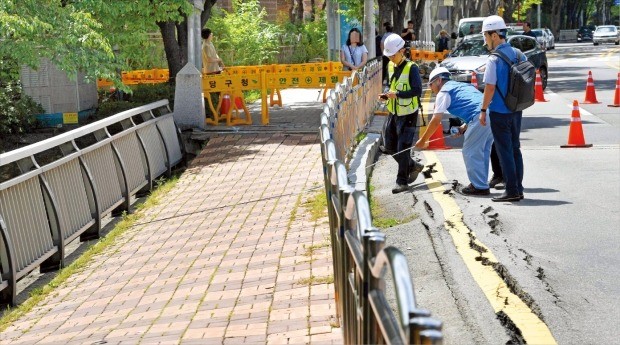 폭염 탓에… 기울어진 분당 야탑10교 