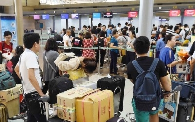 휴가철 시작, 붐비는 인천공항