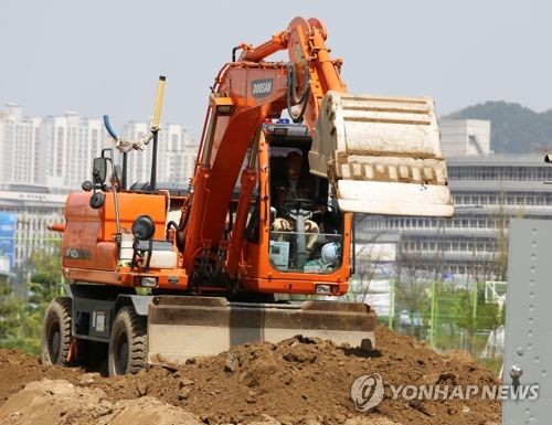 굴착기 등 모든 건설기계 기사 산재보험 적용된다… 11만명 혜택