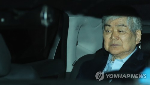 조양호, '땅콩 회항' 3년 반 만에 법정행…이번엔 피의자 신분