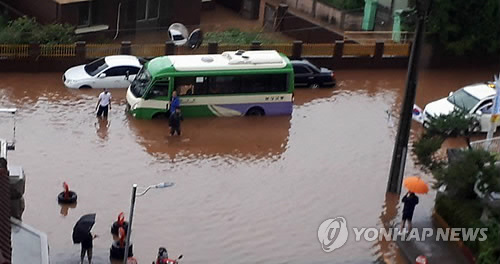 [내일날씨] '비의 신' 쁘라삐룬, 동해안에 시간당 30㎜ 뿌리고 한밤 소멸