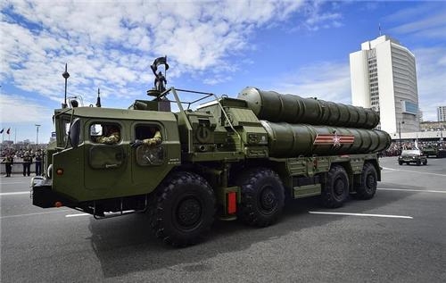 '러시아판 사드' S-400 최신미사일 시험완료… "사거리 400km"