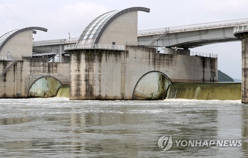 감사원 "4대강사업 지시한 MB, 직권남용 등 위법성 판단 못해"