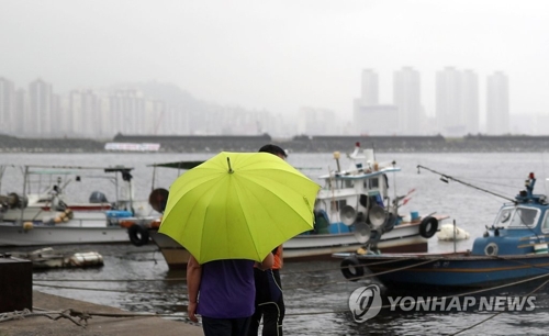 경남 전 지역 흐리고 비…오후 늦게 일부 지역 소나기