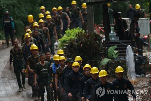 태국 당국 "동굴소년 잠수준비 안돼…폭우시 즉각 구조 실행"