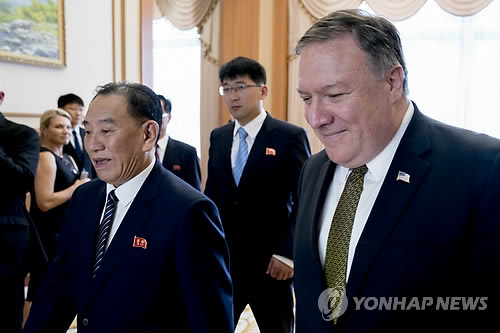 폼페이오, '北핵활동 의혹' 질문에 "북이 계속해온 것 논의했다"