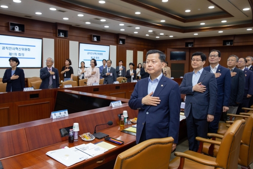 공직인사혁신위 출범… 민간 위원장에 박찬욱 서울대 교육부총장