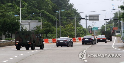 이산가족상봉 시설 개보수단 이틀째 방북