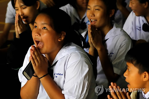 태국 동굴소년 사흘째 구조 개시… "오늘 5명 전원 구조"