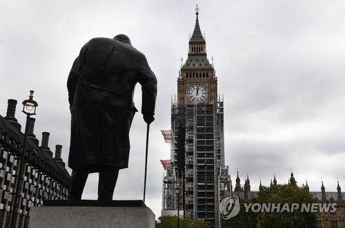 트럼프 방문 벼르는 유럽인들… "전쟁터·지옥에 왜 오나?"