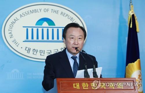 검찰 '불법 정치자금 수수' 홍일표 의원 징역형 구형