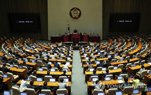 국회 46일만에 본회의… 문 의장, 첫일성 '협치·여당책임론'