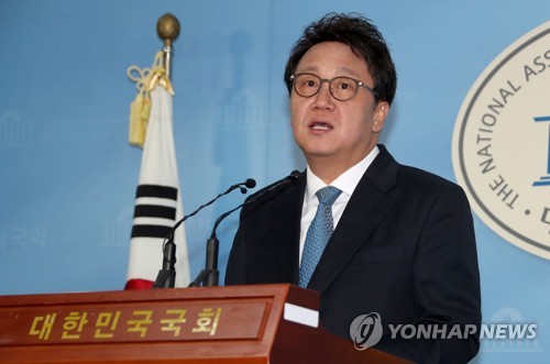 '언론인 출신 전략통·미투 오명' 민병두 정무위원장