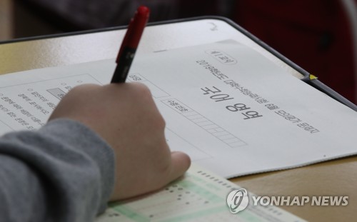 고3 시험지 빼돌린 행정실장·학부모 처벌은?… "학사행정 방해"