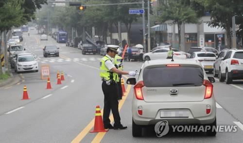 경찰도 폭염속 야외근무 조정… 사이드카 순찰 금지