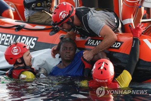 "난민선 파괴 후 탑승자 버려… 이탈리아-리비아 차단협약 때문"