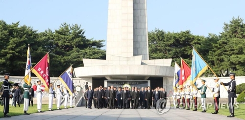 문의장, 24일 前대통령 참배… 이승만·박정희 포함