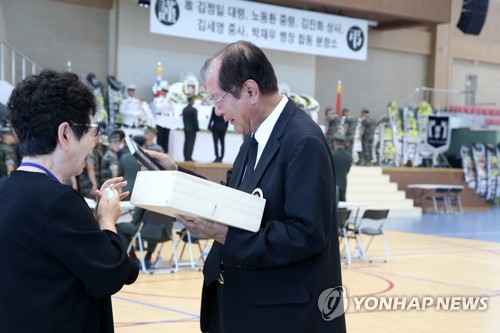 "사고없이 해병대 전역하기가 목표였는데…" 헬기사고 유족 오열