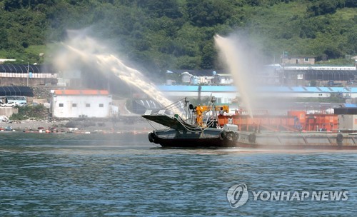 연일 무더위에 바다도 '몸살'…남해 고수온·적조주의보