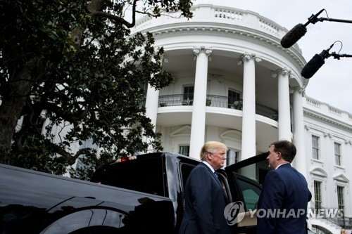 수입차 관세 검토 트럼프 "뭔가 해야할 수도"… 참모들은 반대