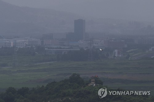 개성공단 기업들 "저임금 찾아 베트남에 공장 설립"