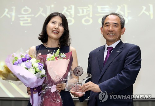 최영미 "고은 손배소 소장 받았다… 힘든 싸움 시작"