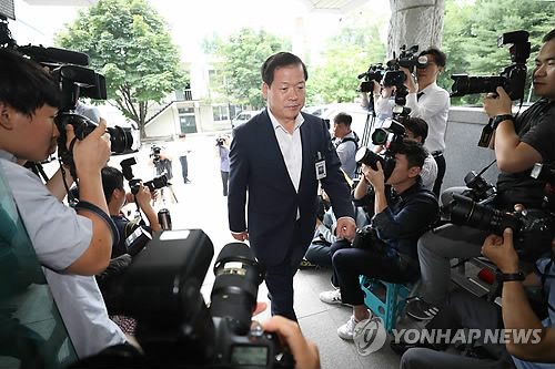'계엄문건' 소강원 소장, 군 특수단 출석… "조사 성실히 임할 것"