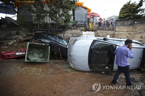 최악 산불 덮친 그리스 아테네 인근, 이번에는 물난리