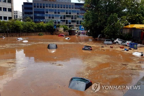 최악 산불 덮친 그리스 아테네 인근, 이번에는 물난리