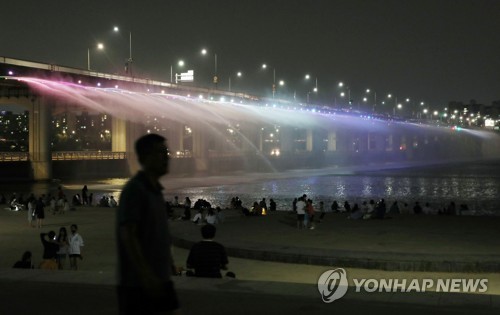 '중복'에도 폭염경보 계속… 강원·충북·경상에는 소나기