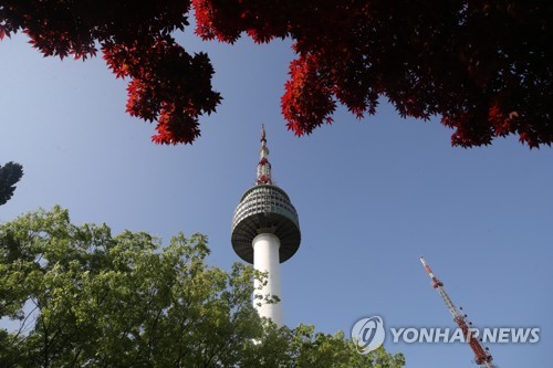 돌아온 유커에 남산타워 다시 '북적'… 워터볼 가장 잘 팔려