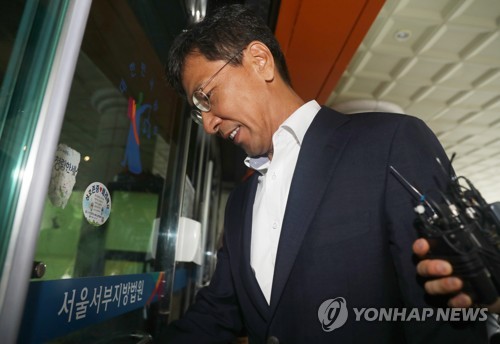 안희정 "지위로 위력 행사 안 해… 법적 책임 잘 판단해달라"