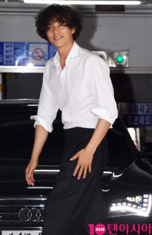 [TEN PHOTO]원빈 &#39;이나영이 반한 꽃미소&#39;