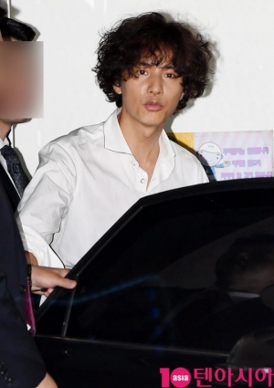 [TEN PHOTO]원빈 &#39;아저씨이후 이나영 결혼 득남후 첫 공식석상&#39;