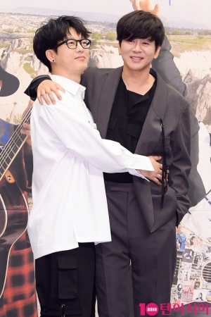 [TEN PHOTO] 하현우-윤도현 &#39;락커 형제&#39;