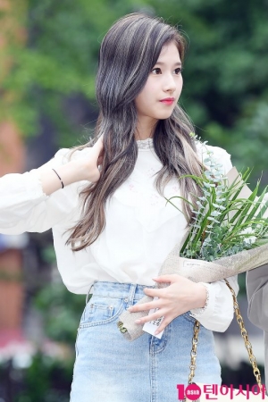 [TEN PHOTO] 트와이스 사나 &#39;여름 여신강림&#39;