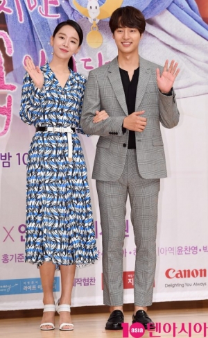 [TEN PHOTO]신혜선-양세종 &#39;우린 비주얼 커플&#39;