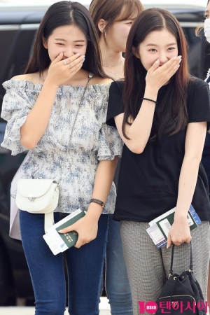 [TEN PHOTO] 레드벨벳 예리-아이린 &#39;귀여운 웃음&#39;