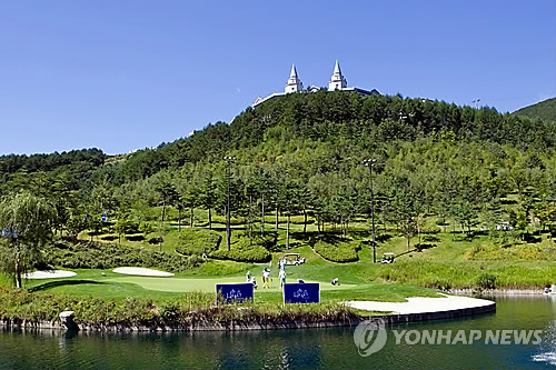 김병준 골프 접대 논란… 경찰,김영란법 위반 3가지 쟁점 수사 중