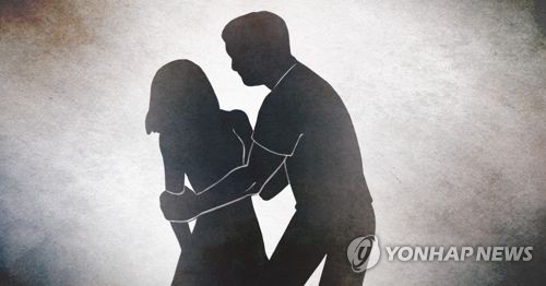 여고생 성추행 혐의 교사에 배심원 무죄·법원 유죄