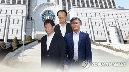 박근혜에게 특활비 얘기 누가 꺼냈나… 문고리 3인방, 끝내 부인