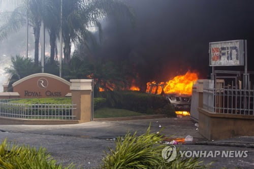  카리브해 아이티, 연료값 인상하려다 철회… 반발시위로 3명 사망