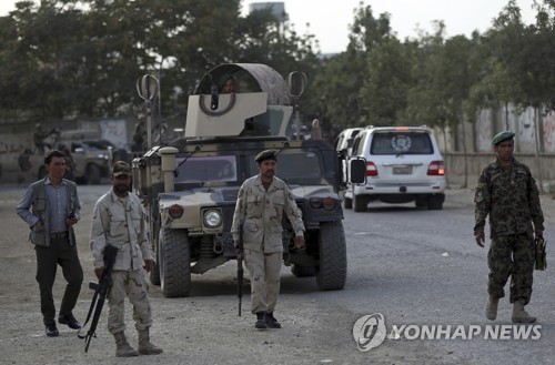 "아프간 수도 정부건물 인근 자살폭탄공격… 최소 7명 사망"
