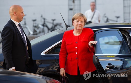 獨 대연정 붕괴위기 일단락… 내분 치닫던 3黨, 난민정책 합의