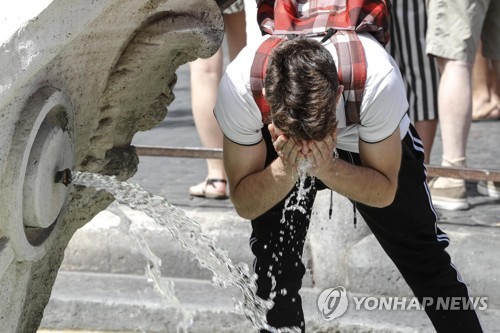 세계는 폭염과 전쟁중… 최고기온 경신·사망자 속출